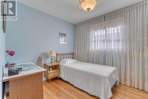 1662 Warren Drive, Mississauga, ON - Indoor Photo Showing Bedroom