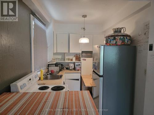 135 Lake Shore Drive, Toronto (New Toronto), ON - Indoor Photo Showing Kitchen