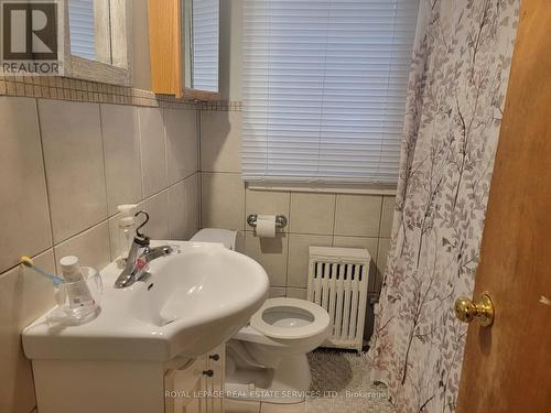 135 Lake Shore Drive, Toronto (New Toronto), ON - Indoor Photo Showing Bathroom