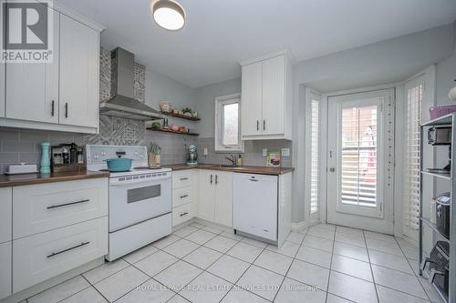 406 - 895 Maple Avenue, Burlington, ON - Indoor Photo Showing Kitchen