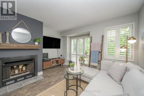 406 - 895 Maple Avenue, Burlington, ON - Indoor Photo Showing Living Room With Fireplace