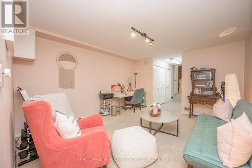 406 - 895 Maple Avenue, Burlington, ON - Indoor Photo Showing Living Room