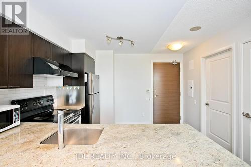 911 - 23 Sheppard Avenue E, Toronto, ON - Indoor Photo Showing Kitchen