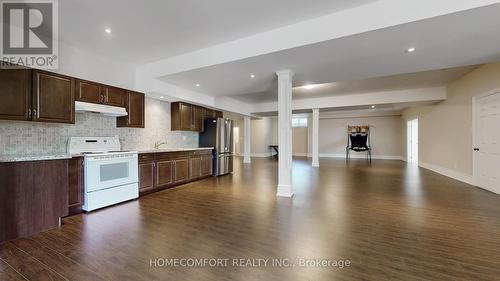 11 Macleod Estate Court, Richmond Hill (Jefferson), ON - Indoor Photo Showing Kitchen