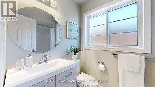 2216 Dale Ridge Drive, Oakville, ON - Indoor Photo Showing Bathroom