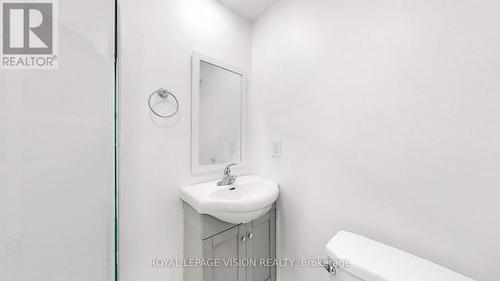 2216 Dale Ridge Drive, Oakville, ON - Indoor Photo Showing Bathroom