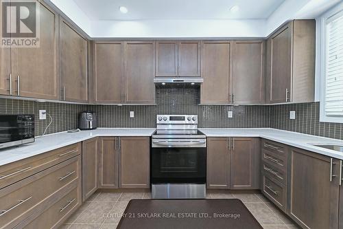 24 Dalton Drive, Cambridge, ON - Indoor Photo Showing Kitchen