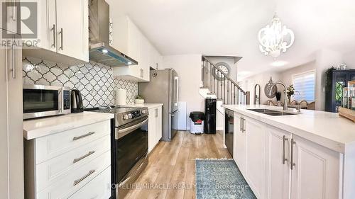 8 Pony Way, Kitchener, ON - Indoor Photo Showing Kitchen With Double Sink With Upgraded Kitchen