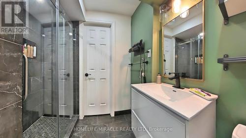 8 Pony Way, Kitchener, ON - Indoor Photo Showing Bathroom