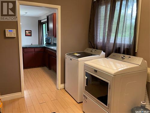 521 Tiverton Avenue, Torquay, SK - Indoor Photo Showing Laundry Room