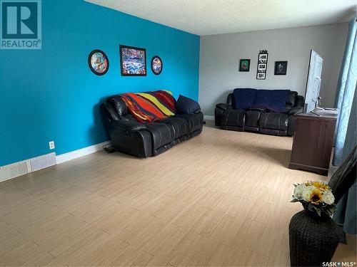 521 Tiverton Avenue, Torquay, SK - Indoor