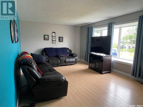 521 Tiverton Avenue, Torquay, SK - Indoor Photo Showing Living Room