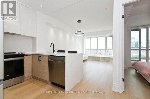 516 - 39 Upper Duke Crescent, Markham, ON - Indoor Photo Showing Kitchen