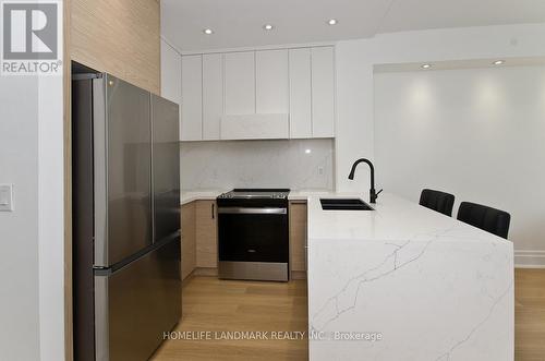 516 - 39 Upper Duke Crescent, Markham, ON - Indoor Photo Showing Kitchen With Double Sink