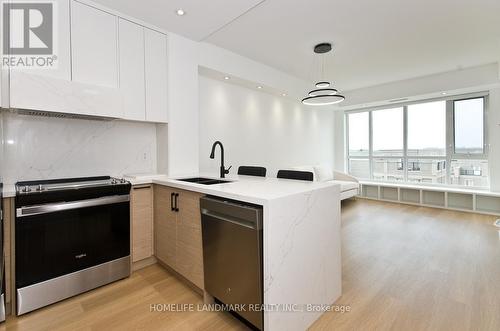 516 - 39 Upper Duke Crescent, Markham, ON - Indoor Photo Showing Kitchen With Double Sink