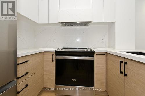 516 - 39 Upper Duke Crescent, Markham, ON - Indoor Photo Showing Kitchen