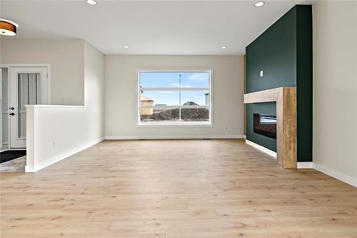 42 Harry Waytiuk Drive, East Selkirk, MB - Indoor Photo Showing Living Room With Fireplace