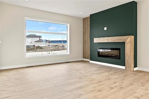 42 Harry Waytiuk Drive, East Selkirk, MB - Indoor Photo Showing Living Room With Fireplace