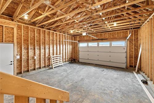 42 Harry Waytiuk Drive, East Selkirk, MB - Indoor Photo Showing Garage