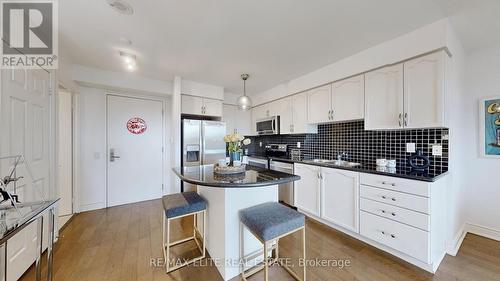519 - 80 Harrison Garden Boulevard, Toronto, ON - Indoor Photo Showing Kitchen With Upgraded Kitchen