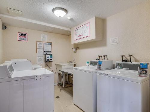 405-1187 Seafield Cres, Nanaimo, BC - Indoor Photo Showing Laundry Room