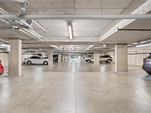 305-555 Franklyn St, Nanaimo, BC - Indoor Photo Showing Garage