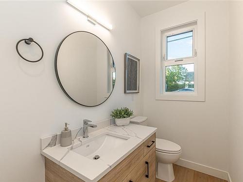 482 Grafton St, Esquimalt, BC - Indoor Photo Showing Bathroom