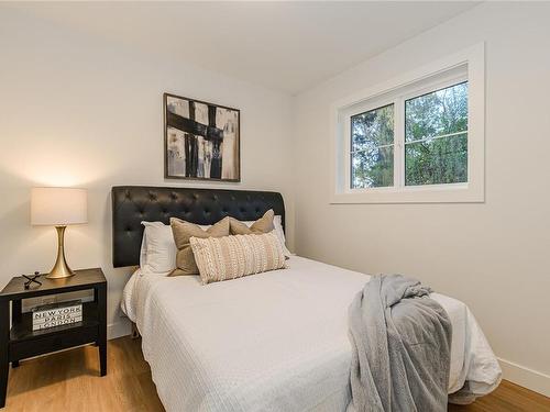 482 Grafton St, Esquimalt, BC - Indoor Photo Showing Bedroom