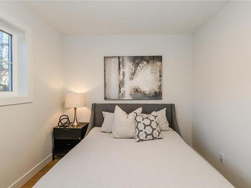 482 Grafton St, Esquimalt, BC - Indoor Photo Showing Bedroom