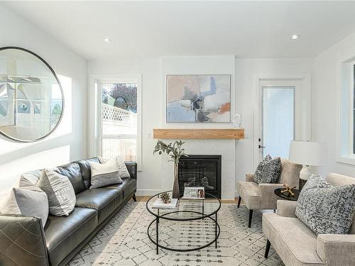 482 Grafton St, Esquimalt, BC - Indoor Photo Showing Living Room With Fireplace