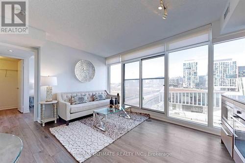 505 - 80 Queens Wharf Road, Toronto, ON - Indoor Photo Showing Living Room