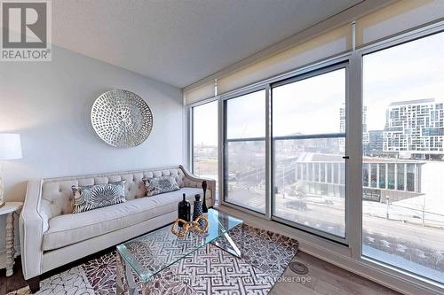 505 - 80 Queens Wharf Road, Toronto, ON - Indoor Photo Showing Living Room