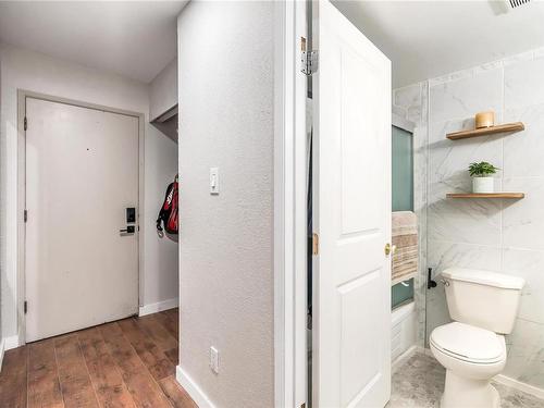 103-909 Pembroke St, Victoria, BC - Indoor Photo Showing Bathroom