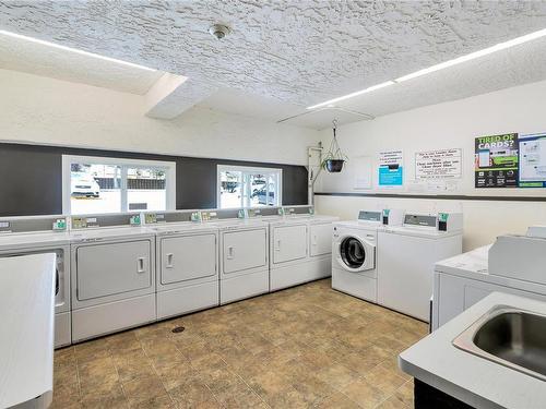 103-909 Pembroke St, Victoria, BC - Indoor Photo Showing Laundry Room