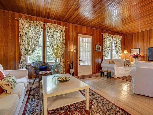 Salon - 30 Rue Du Sommet, Sainte-Marguerite-Du-Lac-Masson, QC - Indoor Photo Showing Living Room