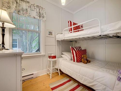 Bedroom - 30 Rue Du Sommet, Sainte-Marguerite-Du-Lac-Masson, QC - Indoor Photo Showing Bedroom
