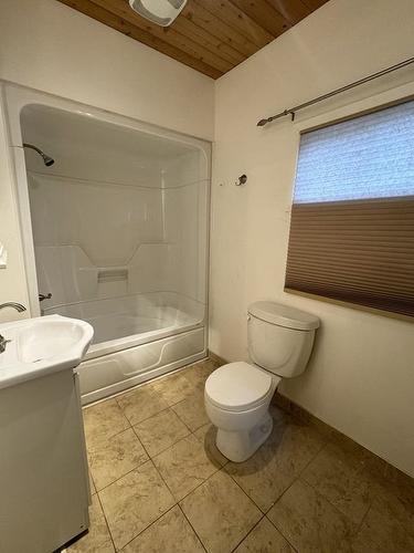 260 High Street N, Thunder Bay, ON - Indoor Photo Showing Bathroom