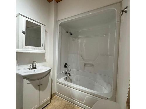 260 High Street N, Thunder Bay, ON - Indoor Photo Showing Bathroom