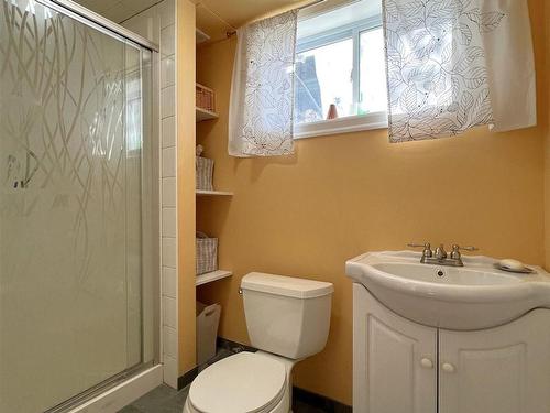 521 Hodder Avenue, Thunder Bay, ON - Indoor Photo Showing Bathroom