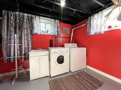 521 Hodder Avenue, Thunder Bay, ON - Indoor Photo Showing Laundry Room