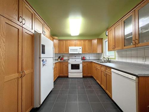 521 Hodder Avenue, Thunder Bay, ON - Indoor Photo Showing Kitchen