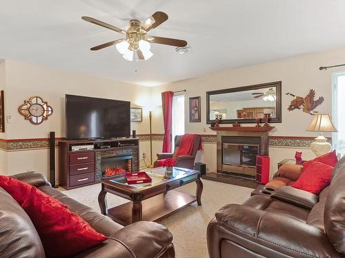 Salon - 149 Rue Wright E., Châteauguay, QC - Indoor Photo Showing Living Room With Fireplace