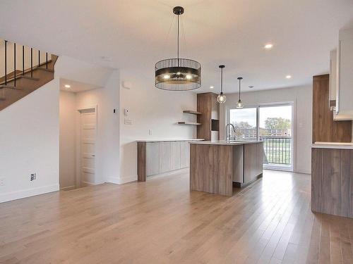 Salle Ã  manger - 929 Rue Pierre-Gauthier, Chambly, QC - Indoor Photo Showing Kitchen With Upgraded Kitchen