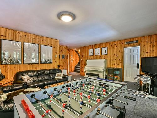 Family room - 109 Ch. Des Outardes, Mont-Blanc, QC - Indoor With Fireplace