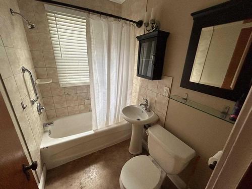 1410 Arthur Street E, Thunder Bay, ON - Indoor Photo Showing Bathroom