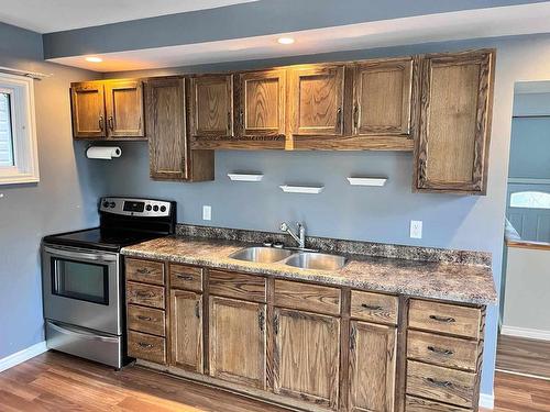 133 Selkirk Street S, Thunder Bay, ON - Indoor Photo Showing Kitchen With Double Sink