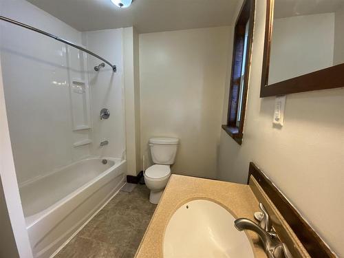 1328 Stanley Ave, Thunder Bay, ON - Indoor Photo Showing Bathroom