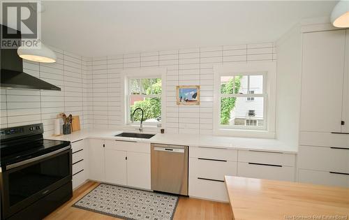 360 University Avenue, Fredericton, NB - Indoor Photo Showing Kitchen