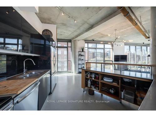 536-33 Mill St, Toronto, ON - Indoor Photo Showing Kitchen With Double Sink