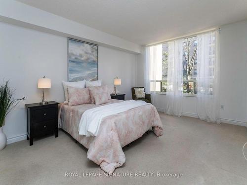 214-1200 Don Mills Rd, Toronto, ON - Indoor Photo Showing Bedroom